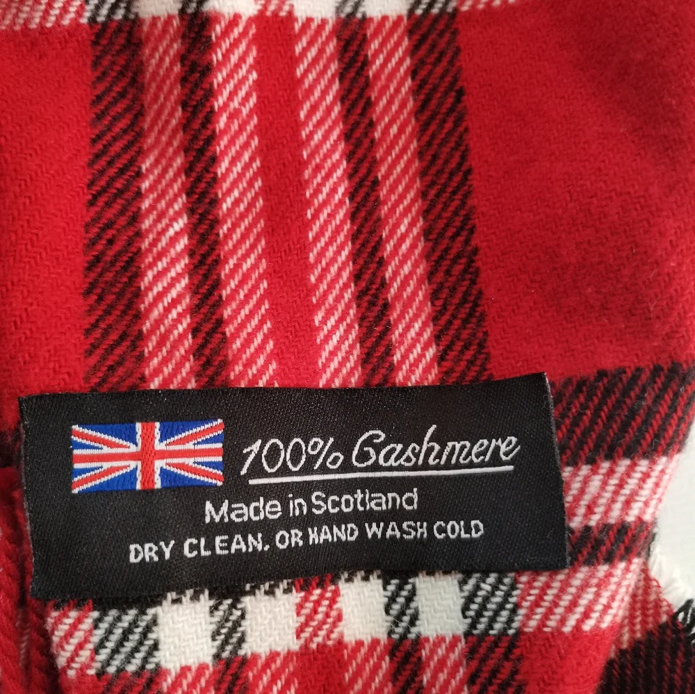 100% Cashmere Made in Scotland Scarf in EUC
